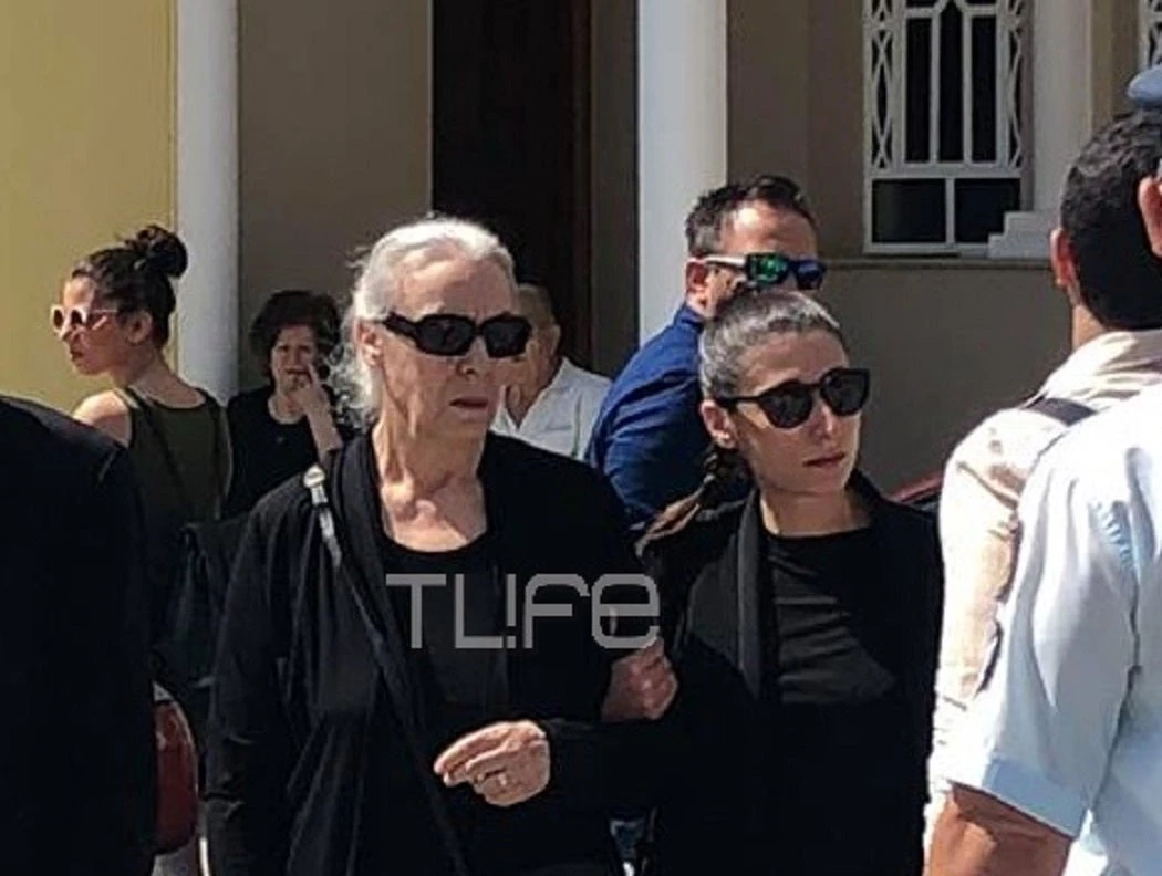 Το «τελευταίο αντίο» στον κωμικό Χάρρυ Κλυνν- Συντετριμμένη η σύζυγός του (εικόνες, βίντεο))